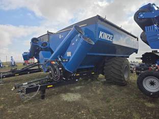 2023 Kinze 1121