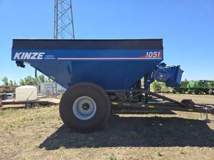 2023 Kinze 1051