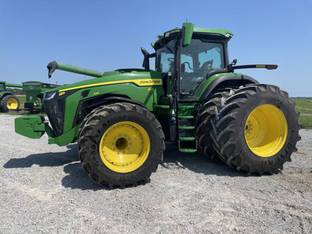 2022 John Deere 8R 230