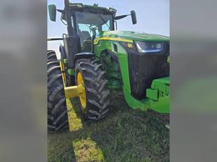 2022 John Deere 8R 230
