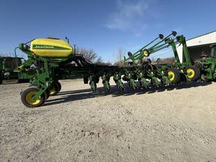 2015 John Deere 1775NT
