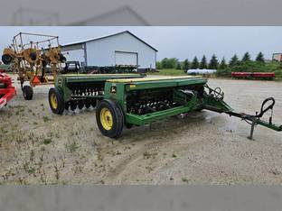 John Deere 8300