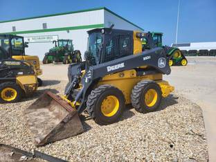 2023 John Deere 332G