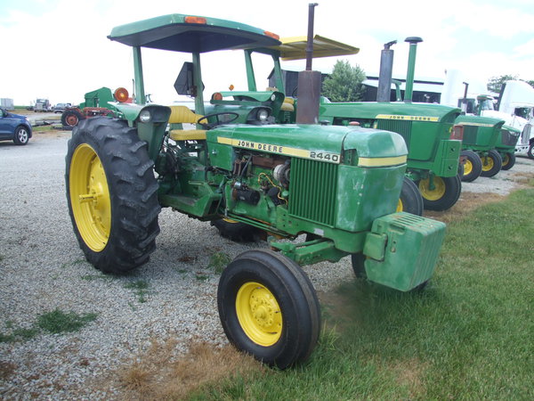 John Deere 2440 Tractor (24855872) H&H FARM EQUIPMENT, INC. COXS CREEK ...