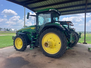 2022 John Deere 8R 250