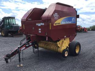 2011 New Holland BR7060