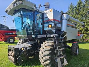 2000 Gleaner R62