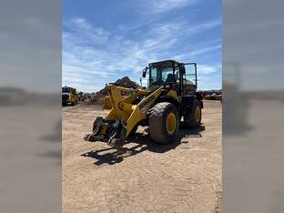 2017 Komatsu WA270-8