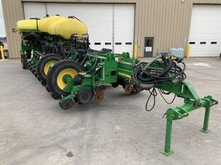 2017 John Deere 1775NT