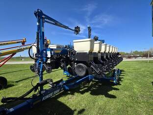 2025 Kinze 3505