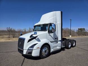 2025 Volvo VNL64T300
