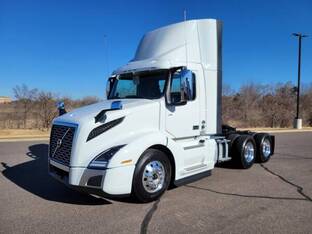 2025 Volvo VNL64T300