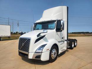 2025 Volvo VNL64T300