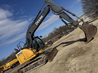 2017 John Deere 135G