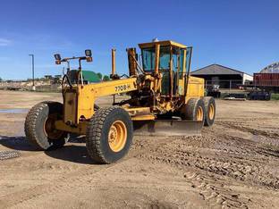 1990 John Deere 770B-H