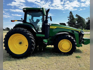 2022 John Deere 8R 230