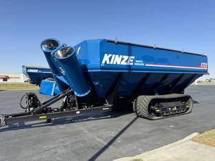 2023 Kinze 1721