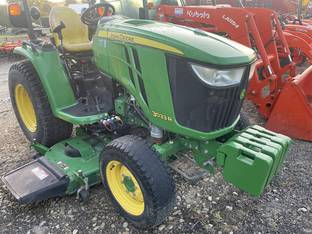 2016 John Deere 3033R