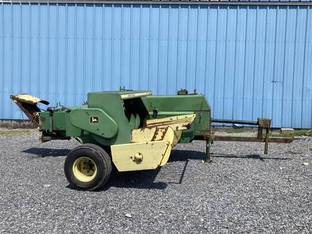 1981 John Deere 327
