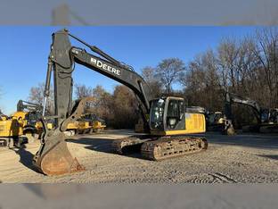 2017 John Deere 210G LC