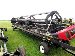 2019 MacDon Industries FD135