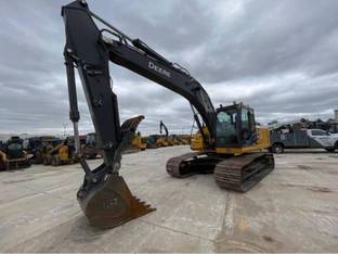 2022 John Deere 210G LC