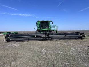 2009 MacDon Industries FD70