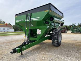 2023 Demco 650 Grain Cart