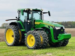 2022 John Deere 8R 250