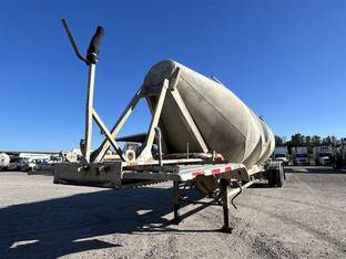 1984 Fruehauf 1000 CUBE PNUEMATIC TANK