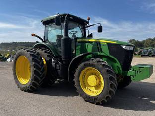 2015 John Deere 7210R