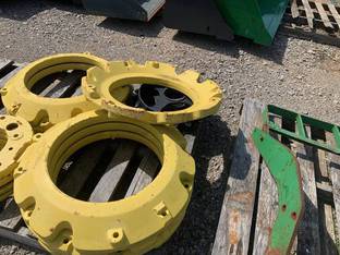 2010 John Deere R111011