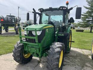 2017 John Deere 6110R