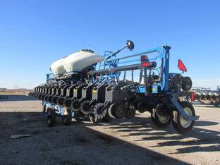 2023 Kinze 3605