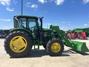 2022 John Deere 6135E