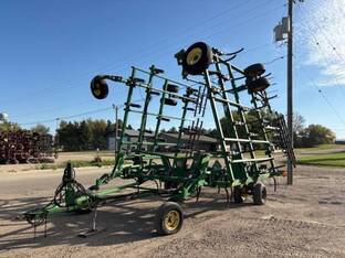 2005 John Deere 2410