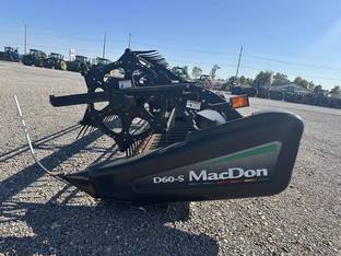 2011 MacDon Industries D60S