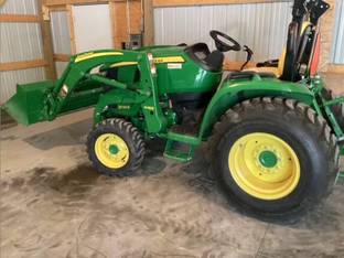 2015 John Deere 3033R