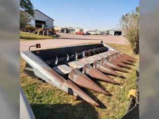 1998 Gleaner HUGGER 830