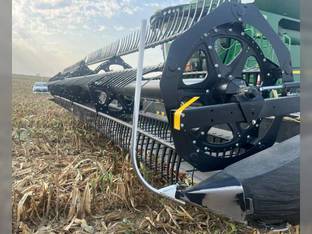 2020 MacDon Industries FD135