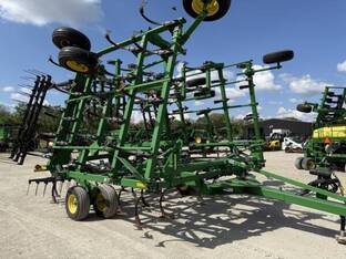 2015 John Deere 2210