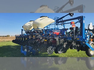2025 Kinze 3605