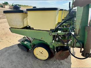 1989 John Deere 7300