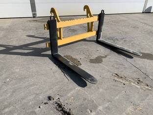 2021 John Deere BYT10737