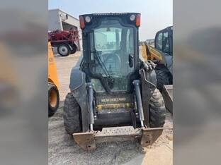 2017 New Holland L218