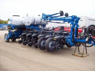 2025 Kinze 5900