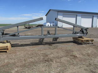 2023 Hiniker 40ft 16row Hyd 3pt Bar