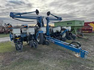 2022 Kinze 3205