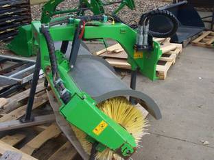 2020 AVANT 1500 rotary broom