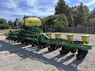 2022 John Deere 1725 CCS